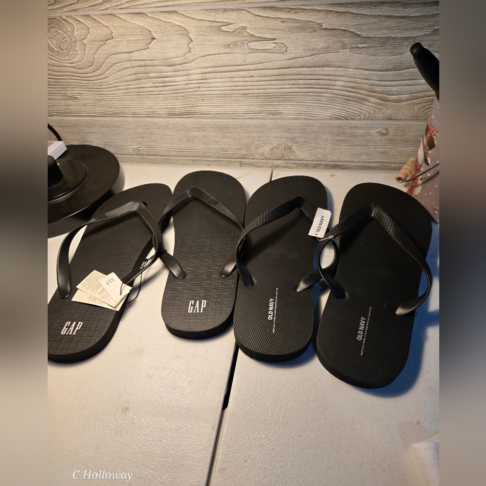 Nwt Mens Gap And Old Navy Flip Flops Size 12/13 Black
